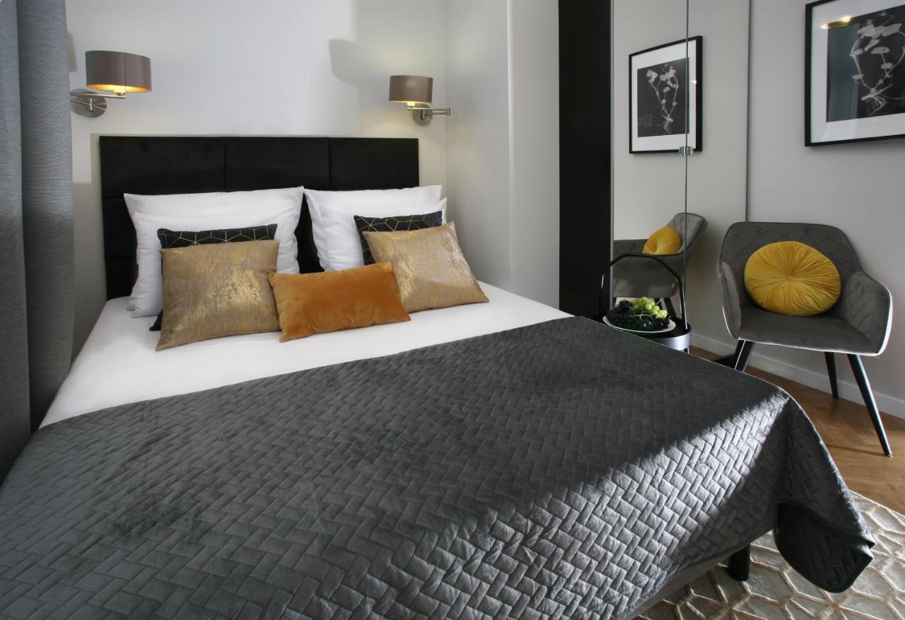 Gem Apartment By Castle — Photos 1