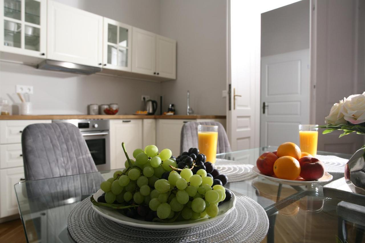 Gem Apartment By Castle — Photos 3